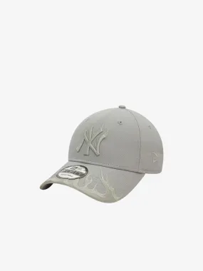 Cappello 9FORTY New York Yankees MLB Flame 60565343 cotone grigio