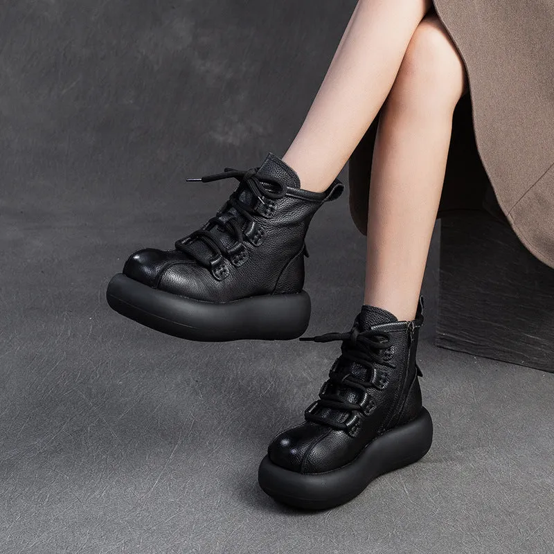 Stivali con plateau in pelle dal minimalismo retrò da donna